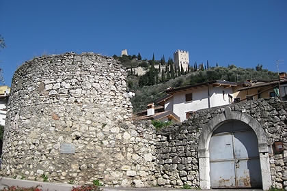 Arco le antiche mura difensive