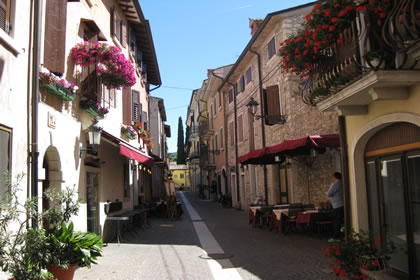 Bardolino i balconi fioriti