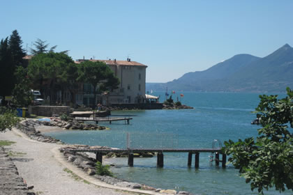 Brenzone la passeggiata lungo la costa