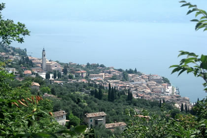 Gargnano vista panoramica della costa sud