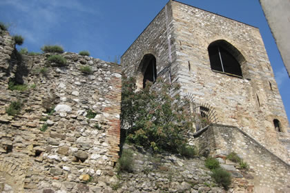 Padenghe la torre e le cinta murarie