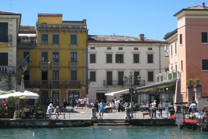 Peschiera i bordi del canale maggiore