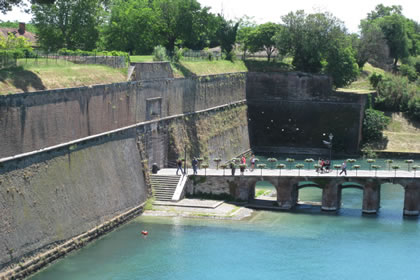 Peschiera ponte di accesso