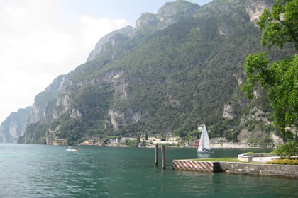 Riva la costa e la strada Gardesana