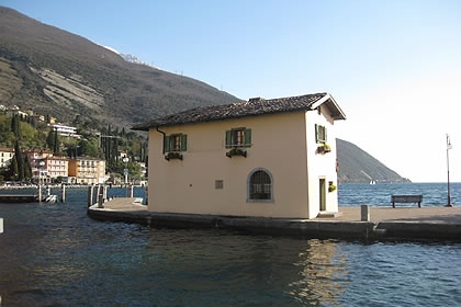 Torbole la piccola casa della dogana