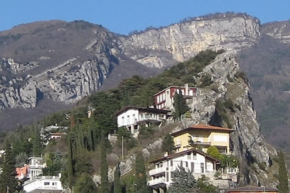 Torbole la collina con le ville