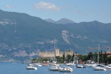 Torri del Benaco vista panoramica del lago di Garda