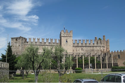 Torri del Benaco il lato a sud del castello scaligero