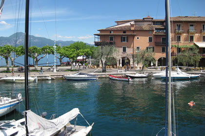 Torri del Benaco il lungolago