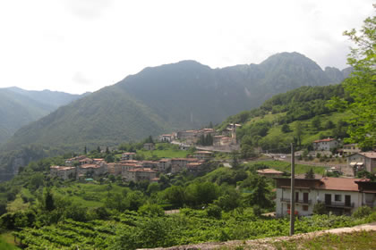 Tremosine vista panoramica sulla frazione di Sermerio