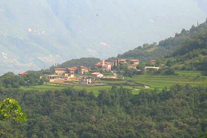 Tremosine vista panoramica sulla frazione di Pieve