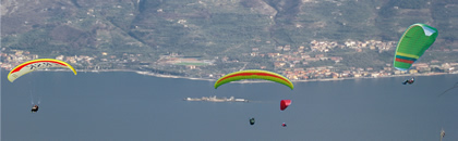 Volo in parapendio al lago di Garda Volo in parapendio al lago di Garda